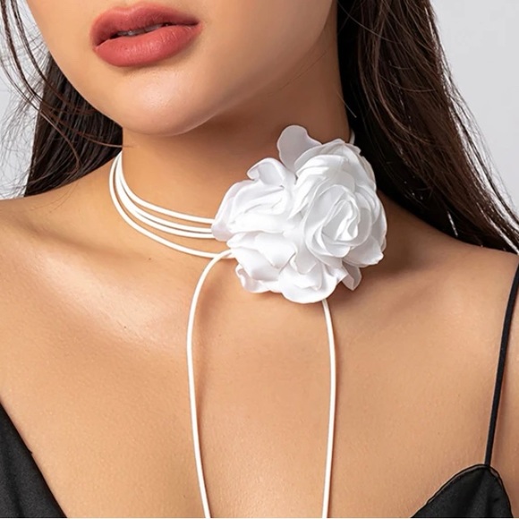 Jewelry - Winter white floral wrap necklace. New.